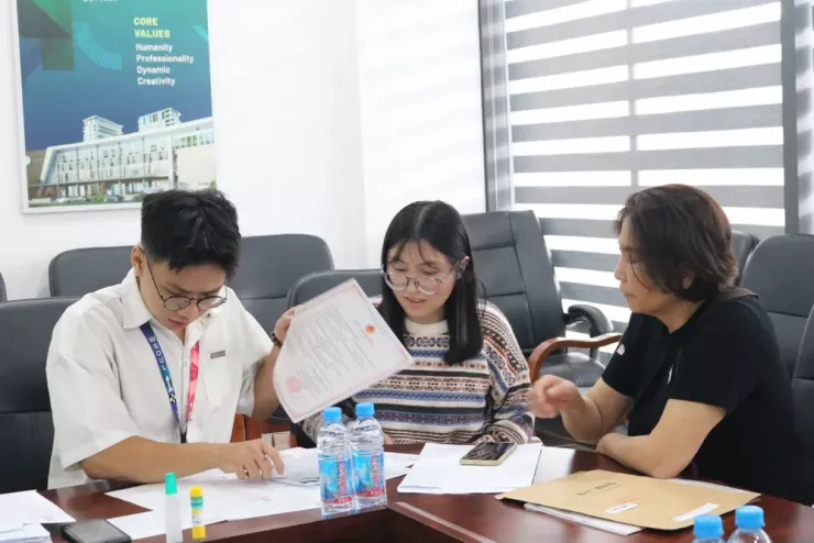 Phụ huynh, thí sinh nườm nượp ‘đổ bộ’ về TP.HCM làm thủ tục nhập học - 15