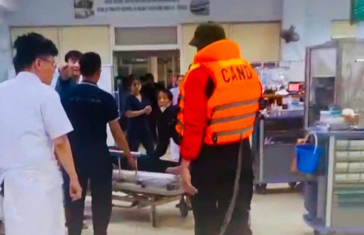 Chỉ sau 30 phút, cháu đã được đưa đến bệnh viện cấp cứu kịp thời.