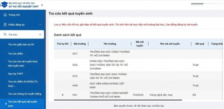 Kết quả xét tuyển trái ngược của Tường theo thông báo của Đại học Giao thông Vận tải TP HCM và hệ thống của Bộ Giáo dục và Đào tạo. Ảnh: Nhân vật cung cấp