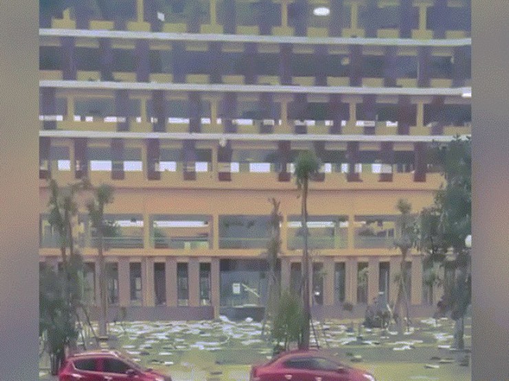 Cảnh tượng khó tin tại bệnh viện ở Nghệ An khi bão số 5 quần thảo