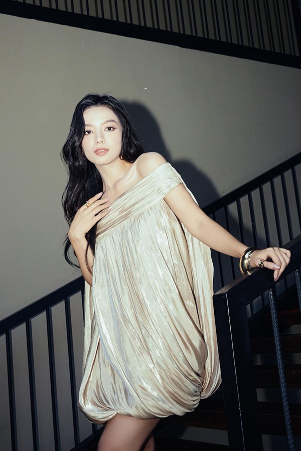 Bên cạnh đó, cô khuyên phái nữ muốn có làn da đều màu thì nên dùng kem dưỡng trắng da phù hợp với loại da của mình.