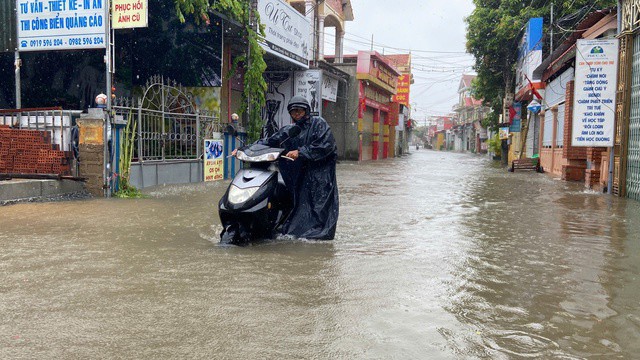 Bão số 5 gây mưa rất lớn cho các tỉnh Bắc Trung Bộ. Ảnh: Hùng Trần
