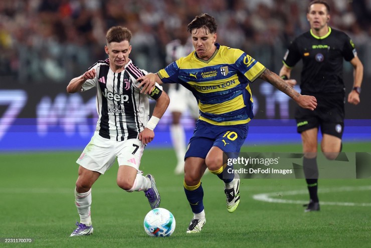 Juventus rất vất vả nhưng không tìm được bàn thắng trong hiệp một