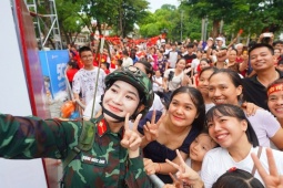 Bạn trẻ - Cuộc sống - Hợp luyện diễu binh, ấm tình quân dân