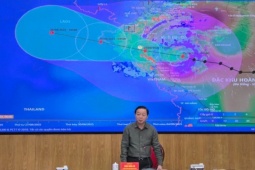 Lo ngại hệ thống đê biển vượt quá ngưỡng thiết kế khi bão số 5 đổ bộ