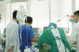 An ninh - Xã hội - Người chồng trong vụ nghi phóng hỏa đốt vợ con đã tử vong