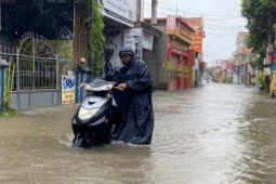 Bão số 5 di chuyển thần tốc, người dân vùng tâm bão không nên ra đường vào chiều nay