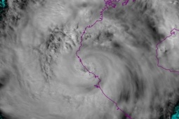 Tin tức trong ngày - Thủ tướng: Dùng trực thăng hỗ trợ sơ tán dân tại khu vực trọng điểm bão số 5