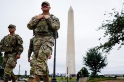 Thế giới - Vệ binh Quốc gia Mỹ mang vũ khí tuần tra thủ đô theo lệnh Tổng thống Trump