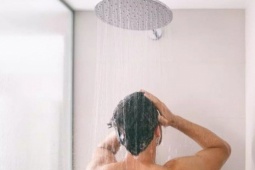 Tại sao không nên tắm ngay sau khi ăn?