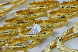 Kinh doanh - Giá vàng miếng SJC vượt 129 triệu đồng, vì sao nên mua vàng nhẫn trơn?