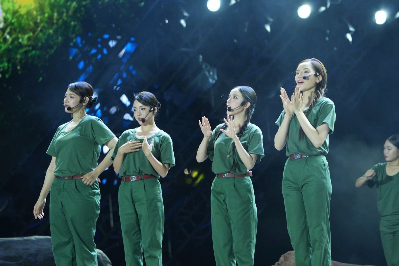 20.000 khán giả khóc suốt 5 tiếng Sao nhập ngũ Concert 2025 - 10