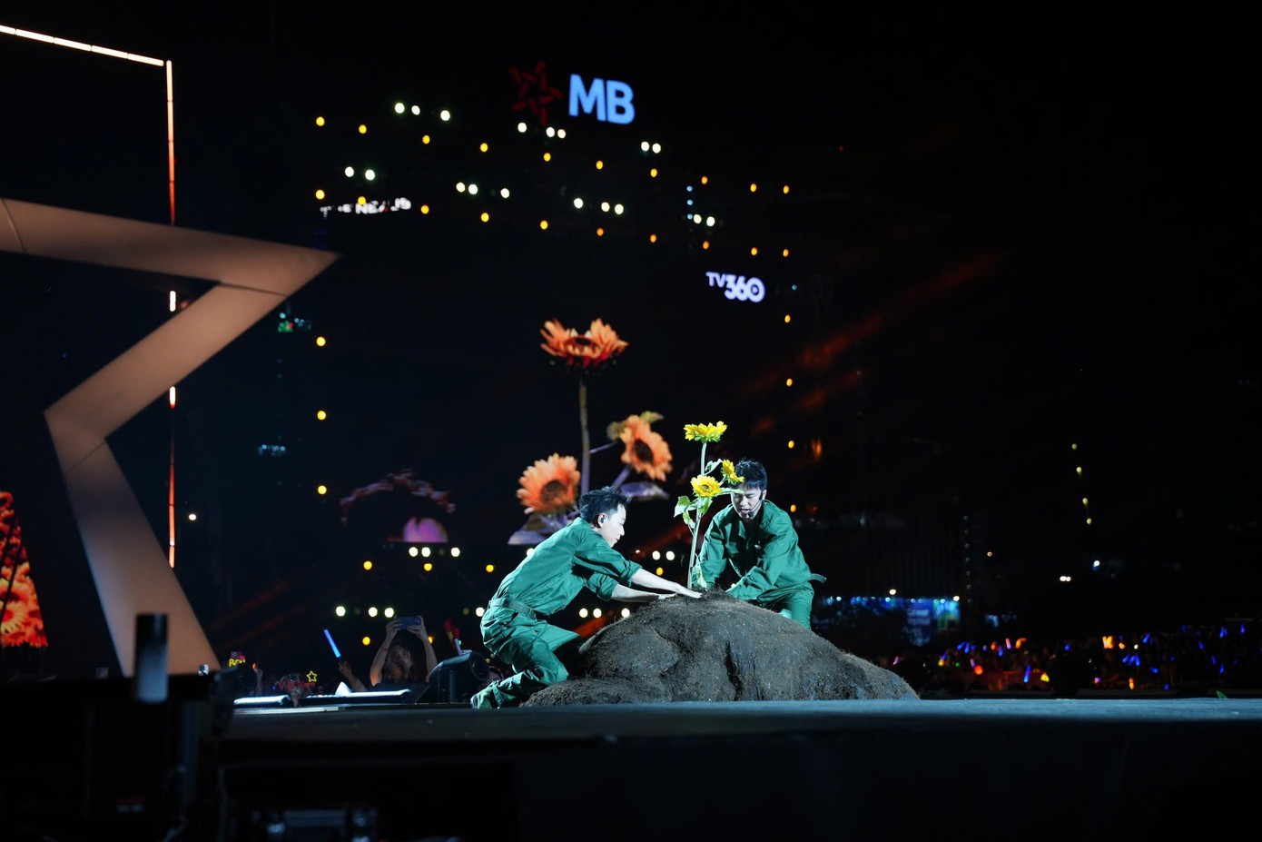 Những màn trình diễn ấn tượng trong concert, hành trình người lính được thể hiện xuyên suốt. Ảnh: BTC.