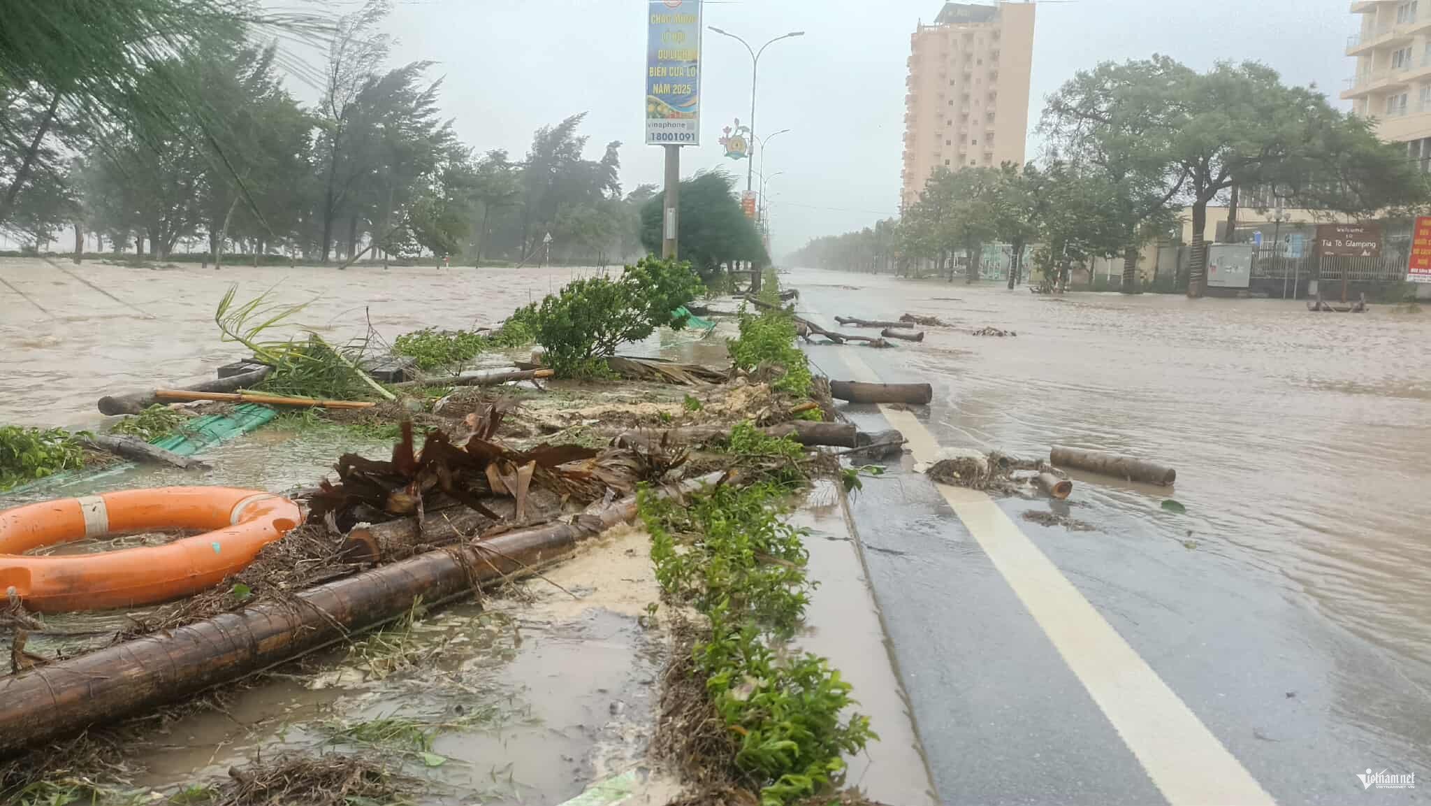 Bão số 5 suy yếu thành áp thấp nhiệt đới, hiện trường tan hoang sau bão - 12