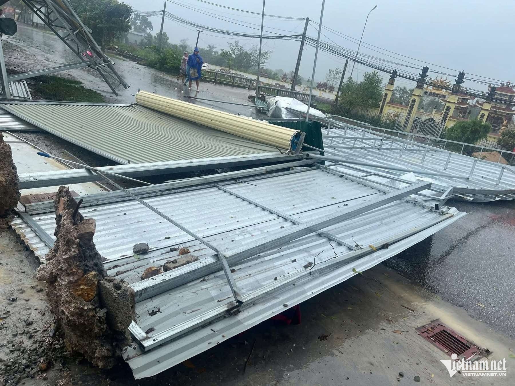 Bão số 5 suy yếu thành áp thấp nhiệt đới, hiện trường tan hoang sau bão - 17