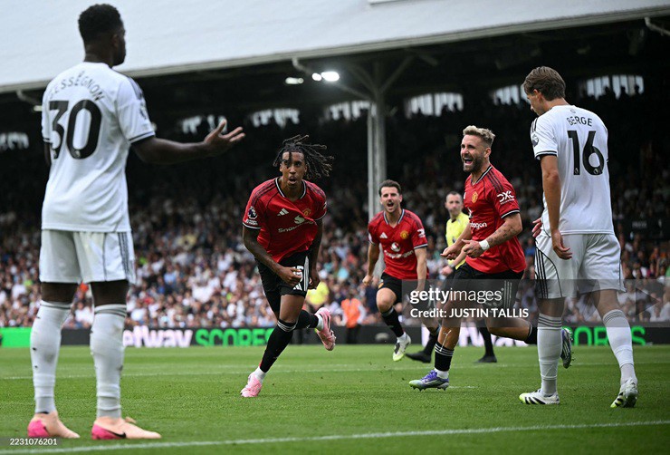 Trực tiếp bóng đá Fulham - MU: Hú vía cuối trận (Ngoại hạng Anh) (Hết giờ) - 4