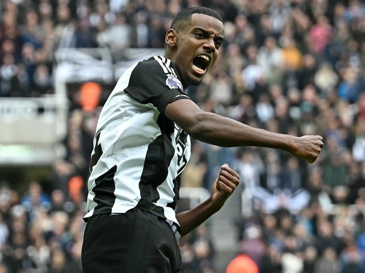 Isak vẫn chưa hòa giải với Newcastle và đang chờ cơ hội chuyển sang Liverpool