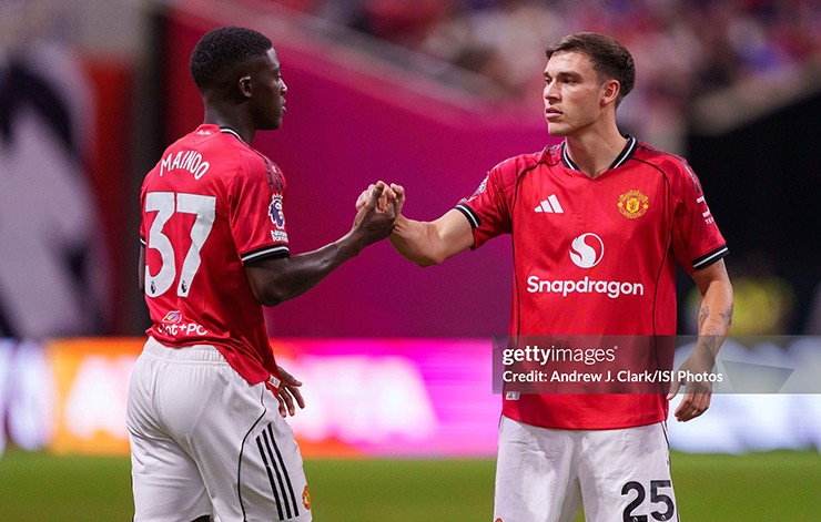 HLV Ruben Amorim đối mặt làn sóng chỉ trích dữ dội từ CĐV khi "loại bỏ" Mainoo