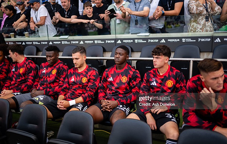 Kobbie Mainoo bị “bỏ quên” tại Old Trafford