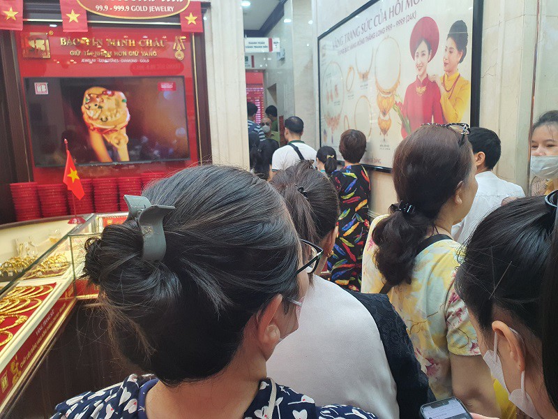 Cứ 10 người đến giao dịch thì có tới 9 người đi mua vàng.