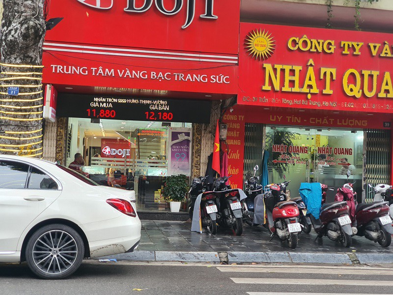 Giá vàng nhẫn thấp hơn vàng miếng tới 5,1 triệu đồng/lượng.