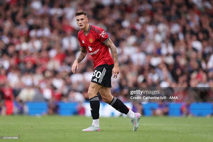 Sesko được đưa vào sân từ băng ghế dự bị trong hiệp hai