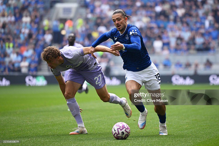 Grealish nhanh chóng ghi dấu ấn trong màu áo mới