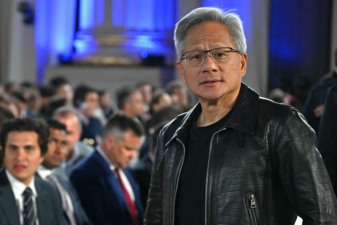Jensen Huang của Nvidia (154,2 tỷ đô la) đã kiếm thêm 2 tỷ đô la khi cổ phiếu Nvidia tăng 1,8%.