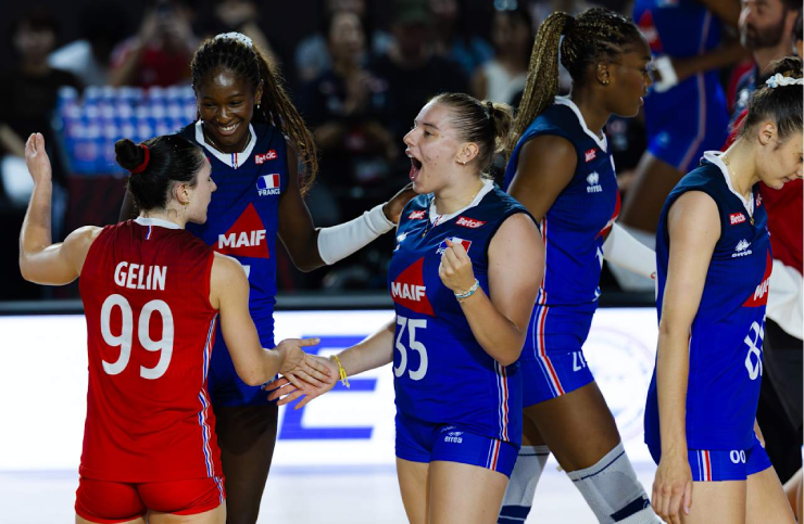 Tuyển Pháp thắng 2 set đầu, suýt gây chấn động trước Brazil