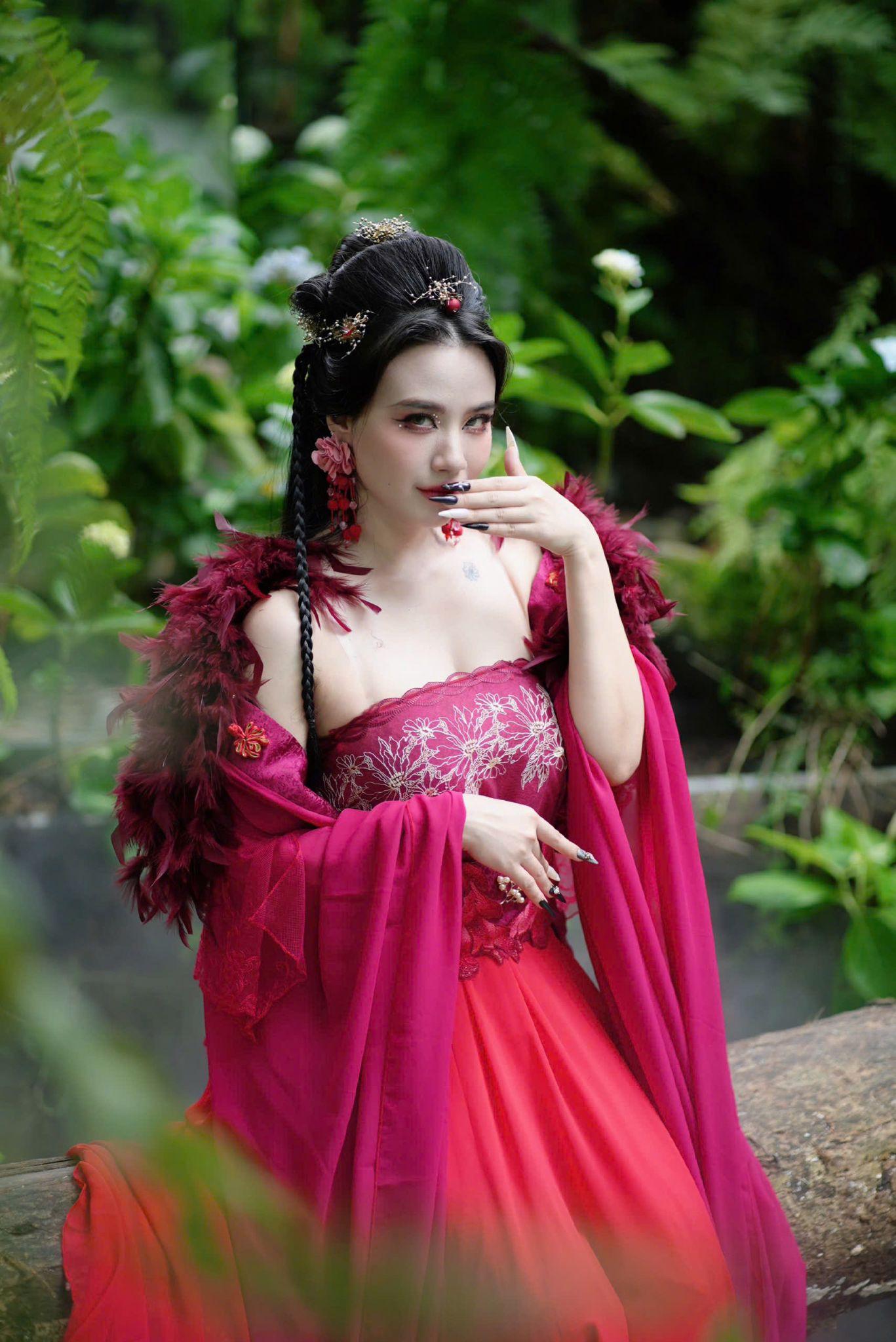 Sự thật về “hồ ly của Việt Nam” Linh Miu: Ngoài đời khác hẳn trên phim - 2