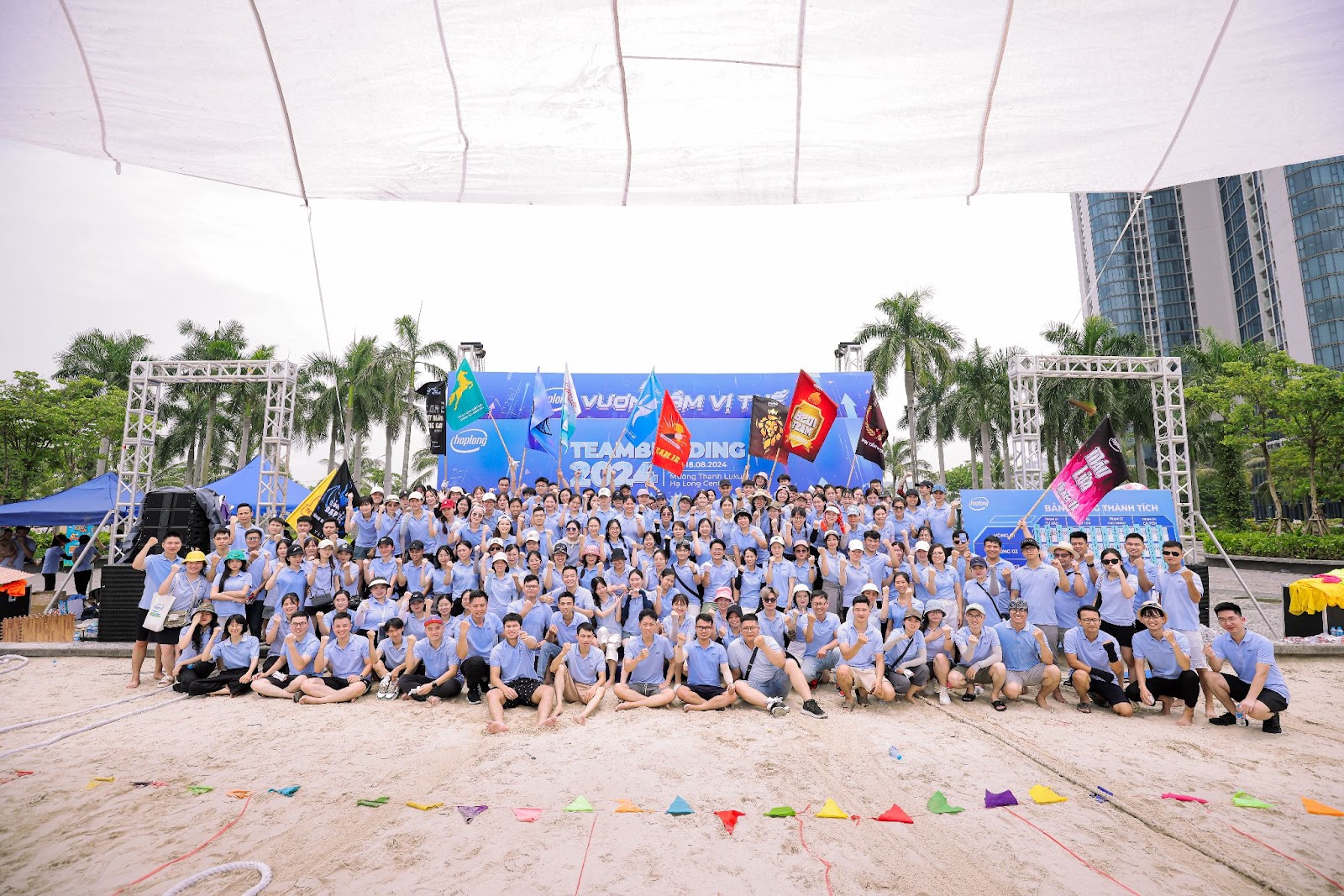 Trong chiến lược dài hạn, Hợp Long khẳng định tiếp tục kiên định với tầm nhìn lấy con người làm trọng tâm.&nbsp;