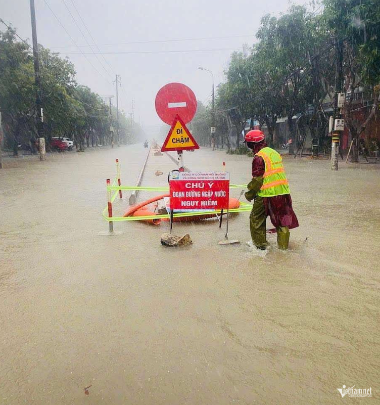 Cập nhật bão số 5 (Kajiki): Bão cách đất liền 65km, gió rít dữ dội - 3