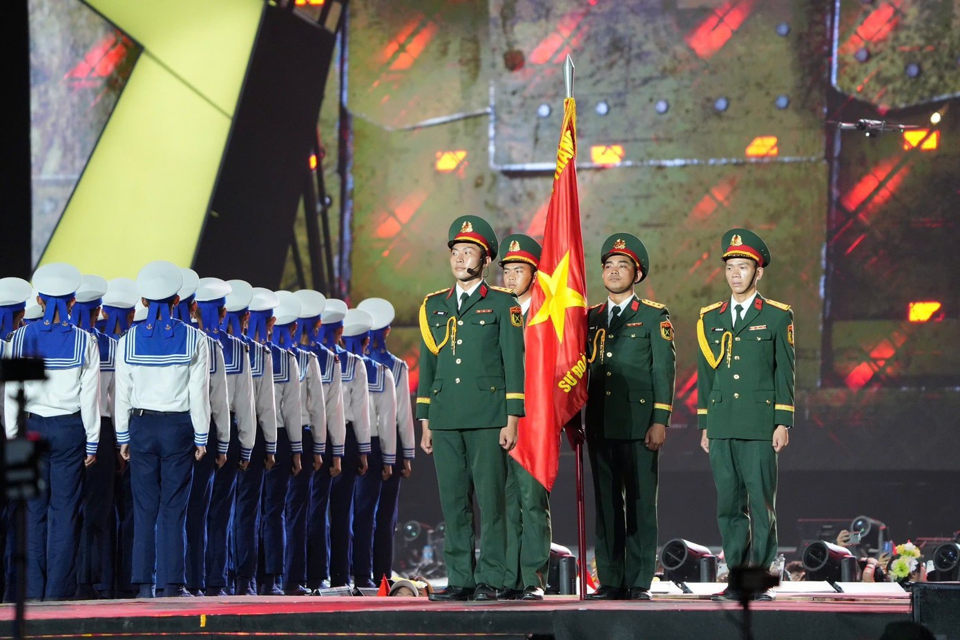 20.000 khán giả khóc suốt 5 tiếng Sao nhập ngũ Concert 2025 - 3