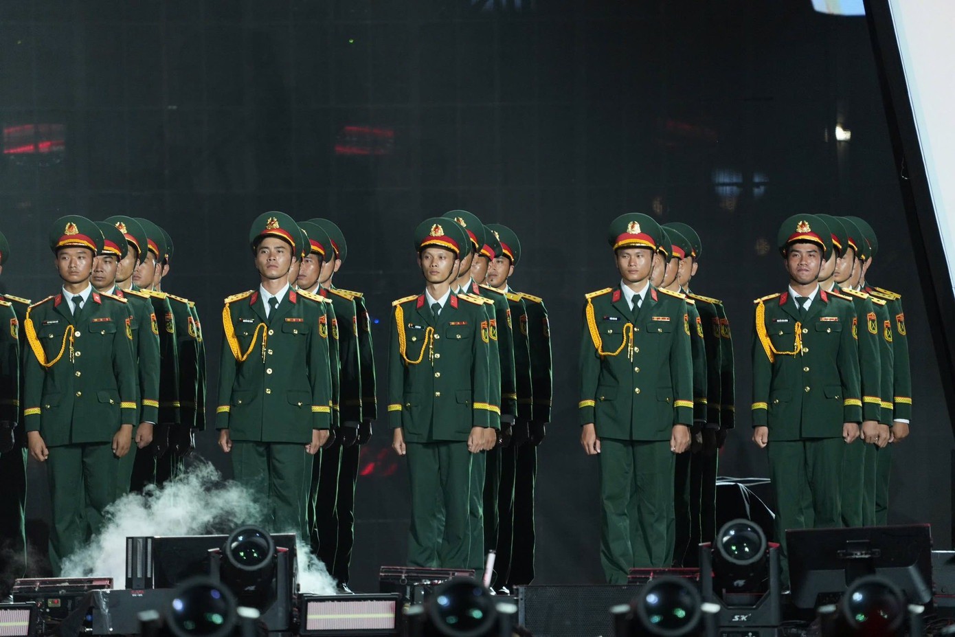 20.000 khán giả khóc suốt 5 tiếng Sao nhập ngũ Concert 2025 - 4