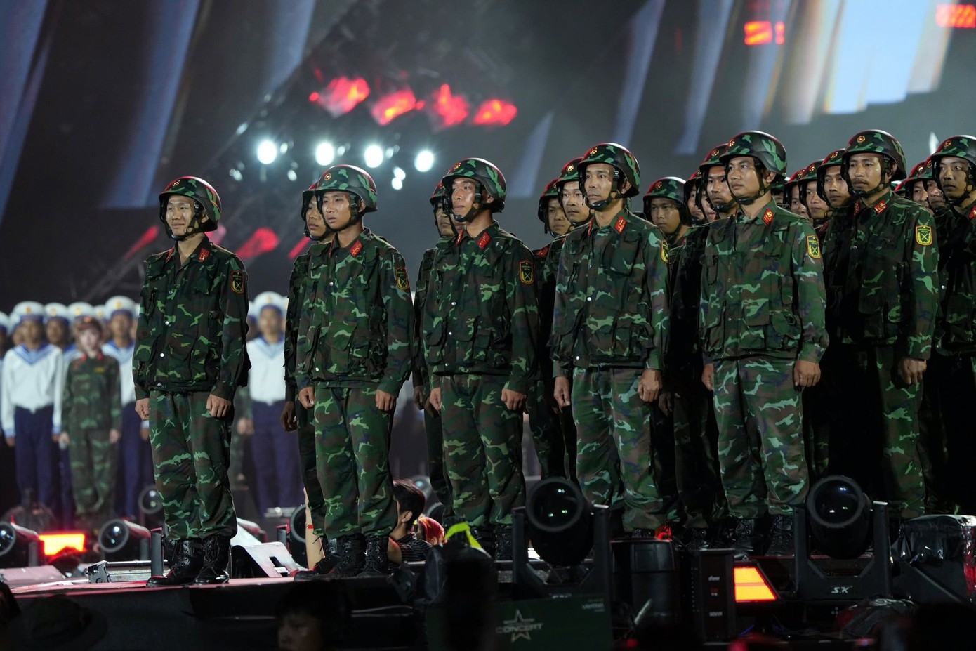 20.000 khán giả khóc suốt 5 tiếng Sao nhập ngũ Concert 2025 - 5