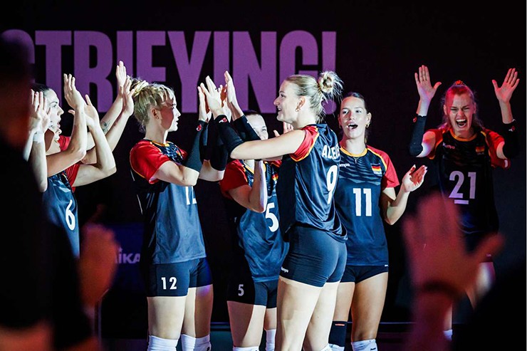 Tuyển nữ Đức tung ra đội hình mạnh nhất, thi đấu rất thận trọng trước tuyển Việt Nam