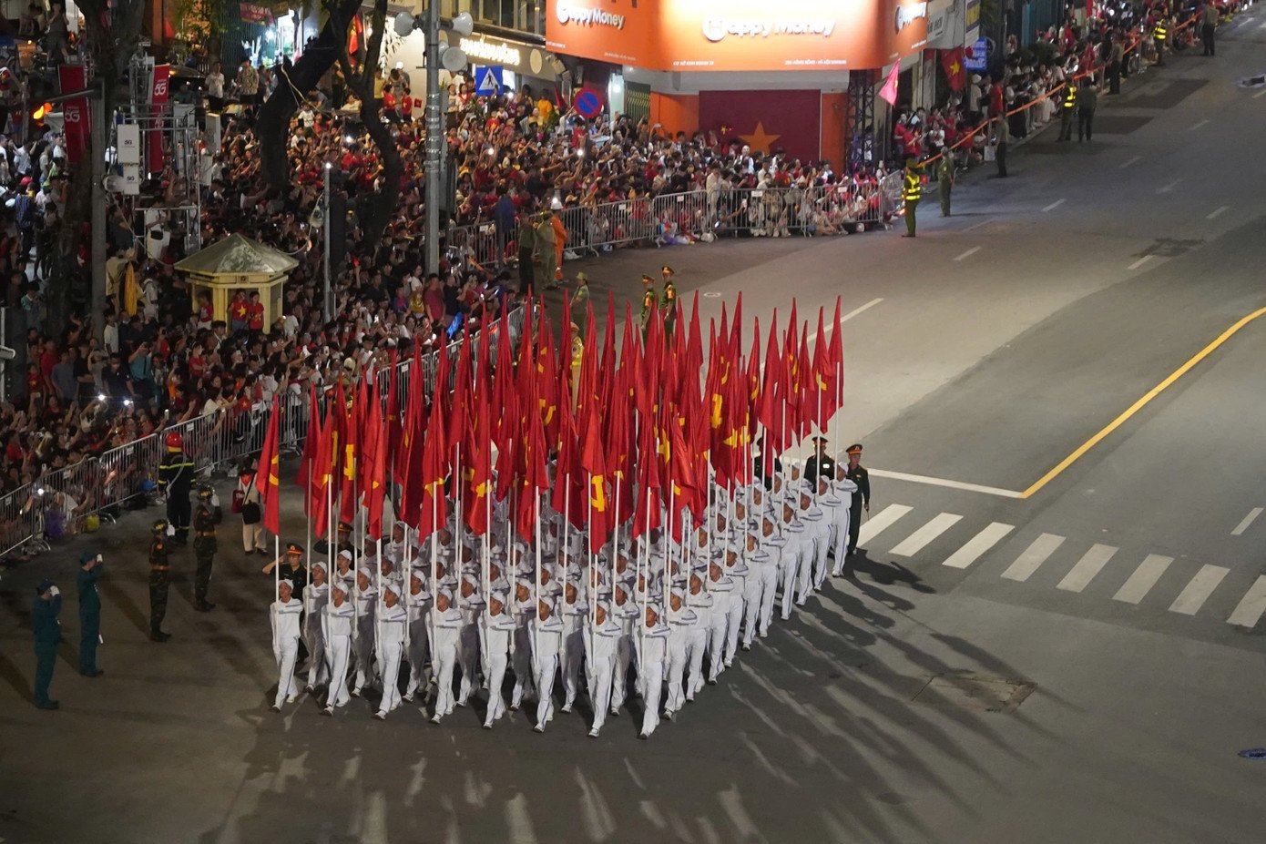 Hợp luyện diễu binh, ấm tình quân dân - 14