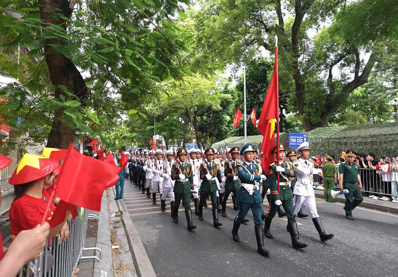 Hợp luyện diễu binh, ấm tình quân dân - 10