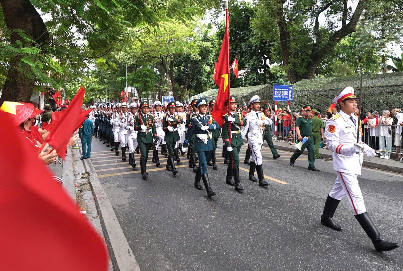 Hợp luyện diễu binh, ấm tình quân dân - 11