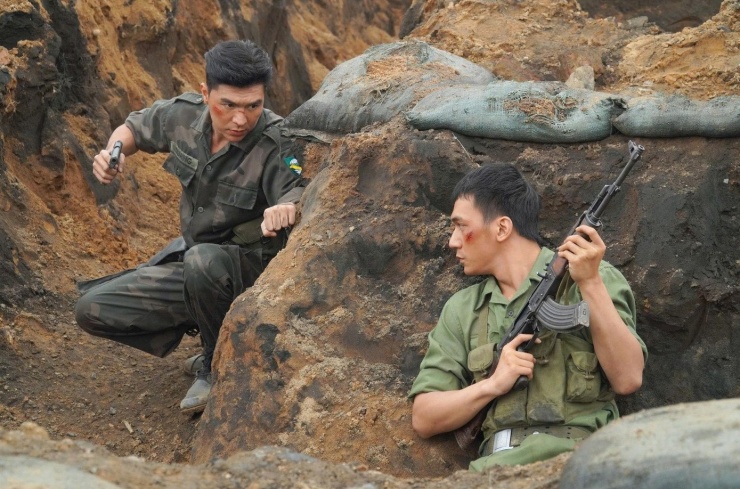Phim không chỉ khắc họa người lính Cụ Hồ, mà còn xây dựng khá rõ nét người lính ở bên kia chiến tuyến.