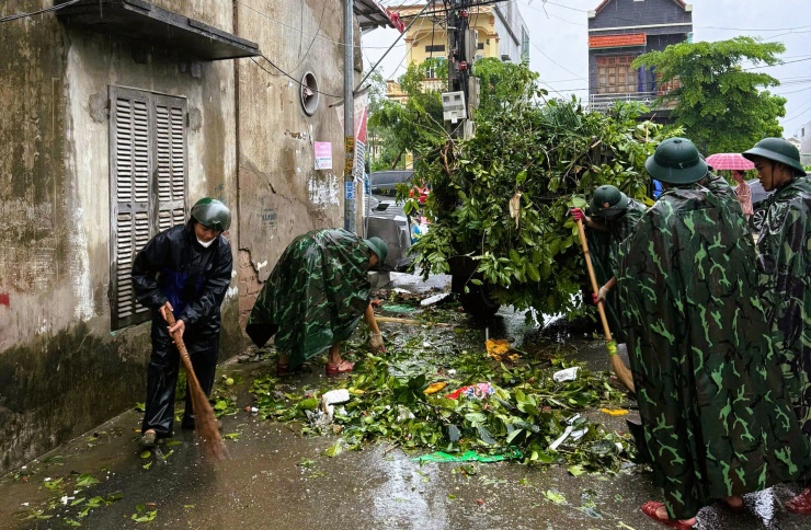 VIDEO: Cảnh nhà cửa tan hoang sau giông lốc kinh hoàng ở Ninh Bình - 8