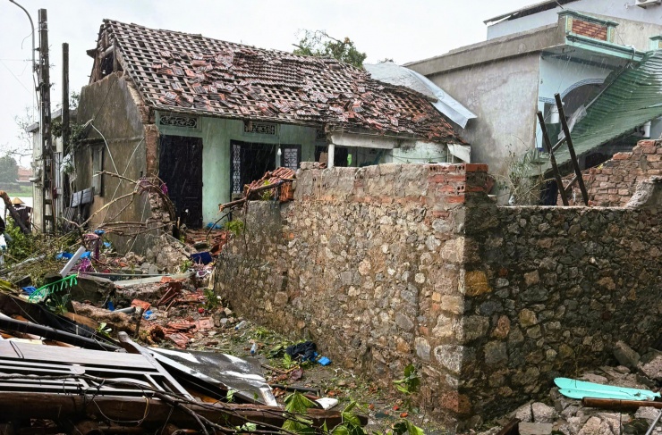 VIDEO: Cảnh nhà cửa tan hoang sau giông lốc kinh hoàng ở Ninh Bình - 13