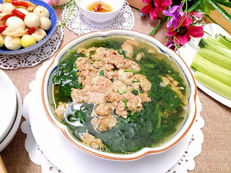 Canh rau mùng tơi nấu cua thơm ngon bổ dưỡng. Ảnh minh họa.