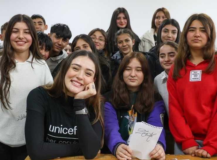 Nhan sắc 'cực phẩm' của VĐV bóng chuyền cao gần 2 m - 3