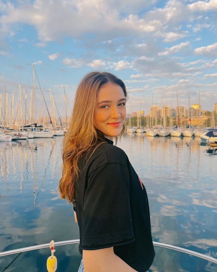 Nhan sắc 'cực phẩm' của VĐV bóng chuyền cao gần 2 m - 10