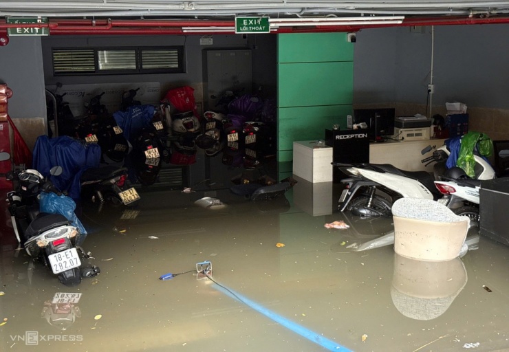 10 giờ Hà Nội ngập trong biển nước - 5