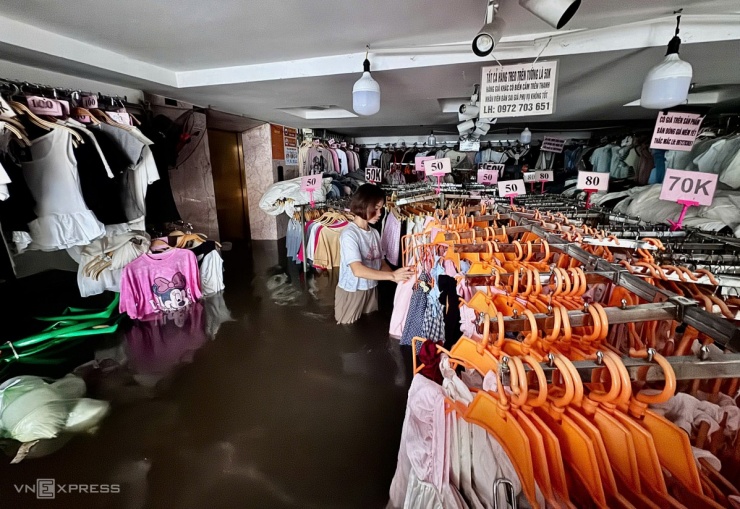 10 giờ Hà Nội ngập trong biển nước - 10