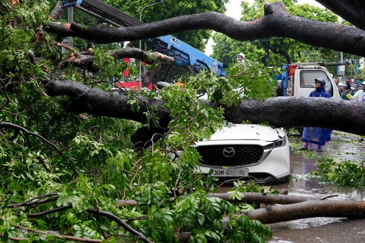 10 giờ Hà Nội ngập trong biển nước - 12