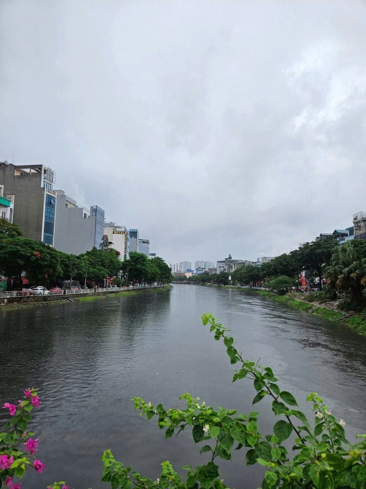 Cảnh sắc sông Tô Lịch ngày 26/8. Ảnh: Dũng Sky