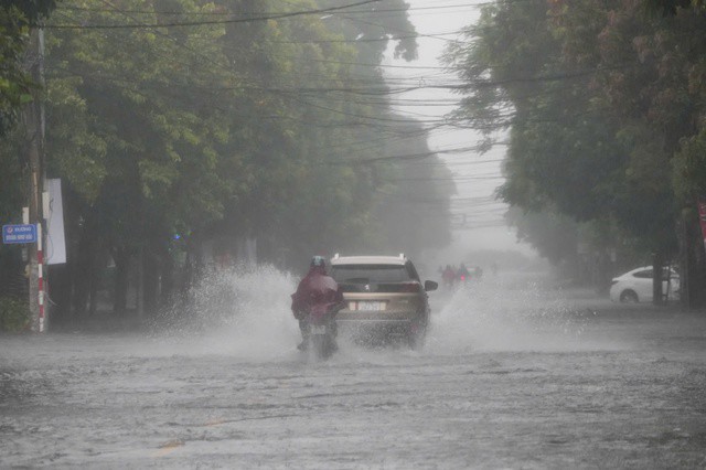 Bão số 5 gây mưa rất lớn cho nhiều khu vực.